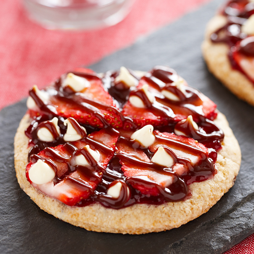 Strawberry Chocolate Chip Cookie Pizzas